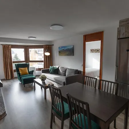 Anayet - Plaza Del Reloj En - By Pirineos 360 *