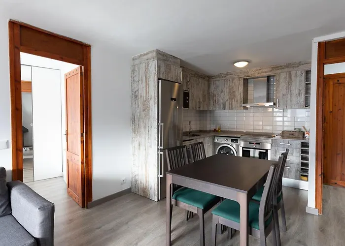 Anayet - Plaza Del Reloj En - By Pirineos 360 Formigal